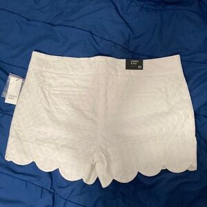 Crown and Ivy shorts, white, size 10 NWT